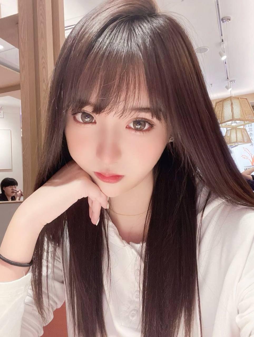 出差上海 朋友叫出来玩 就想艹个嫩的